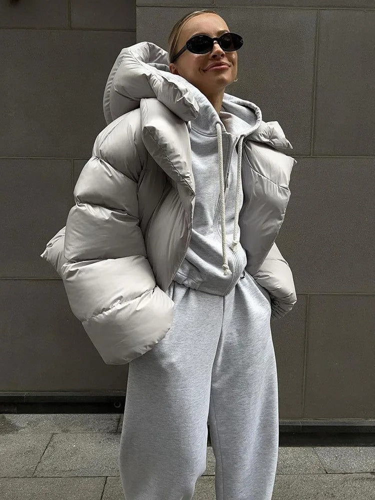 Jana – Jachetă Scurtă Caldă cu Glugă