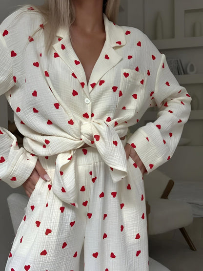 Lola – Pijama elegant cu motive inimă